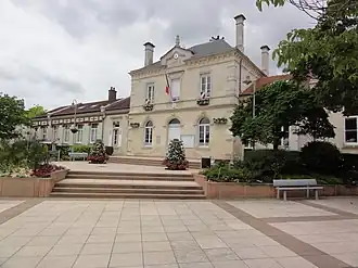 The town hall in Villers-Saint-Paul
