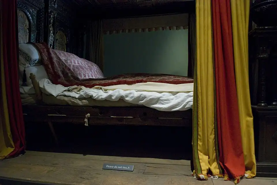 Bedclothes pulled back to show the bedcords of the 1590s Great Bed of Ware